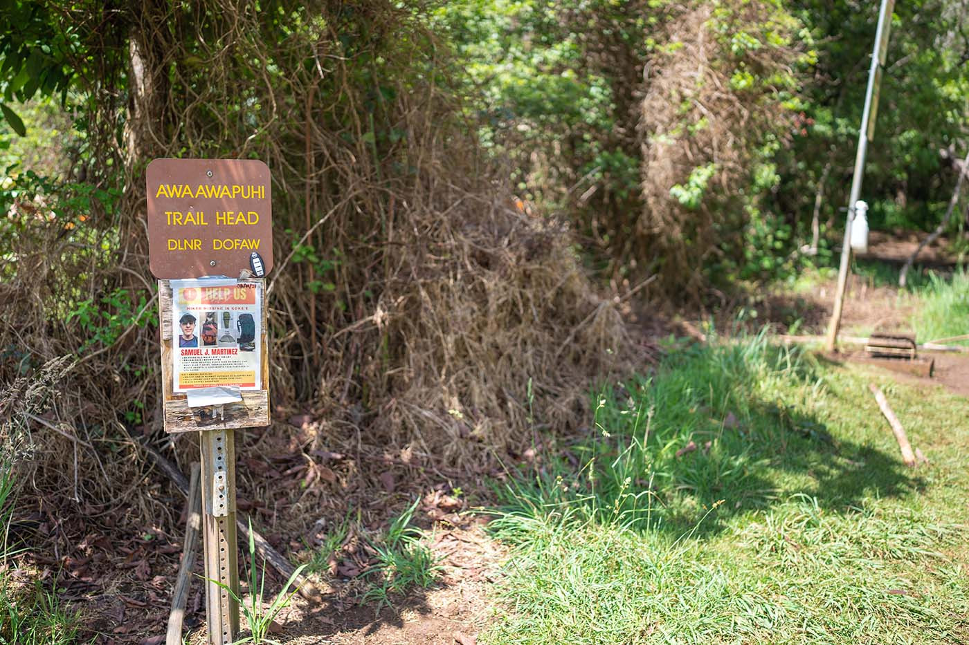 awaawapuhi-trailhead.jpg Awaawapuhi trailhead sign with a missing-hiker safety notice