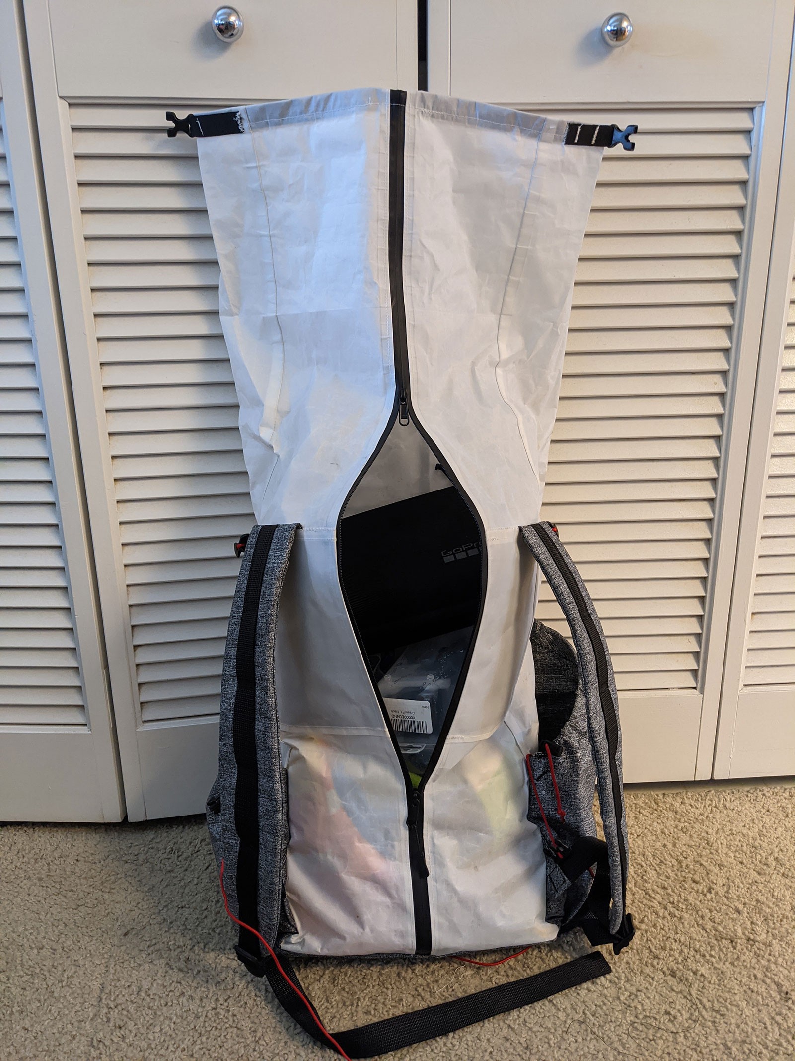 myog-backpack-dyneem-front-open.jpeg
