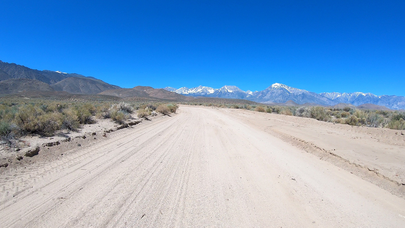 coyote-flats-trail-start.jpg Sandy Coyote Creek Trail starting in the desert with the snowy Sierra Nevada ahead